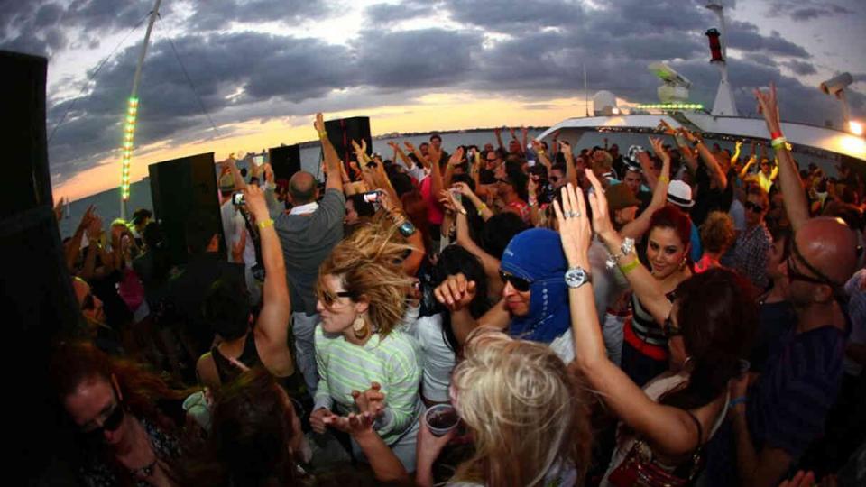 Jewel Yacht Hip Hop vs Reggae® NYC Saturday Midnight Yacht Party 2022