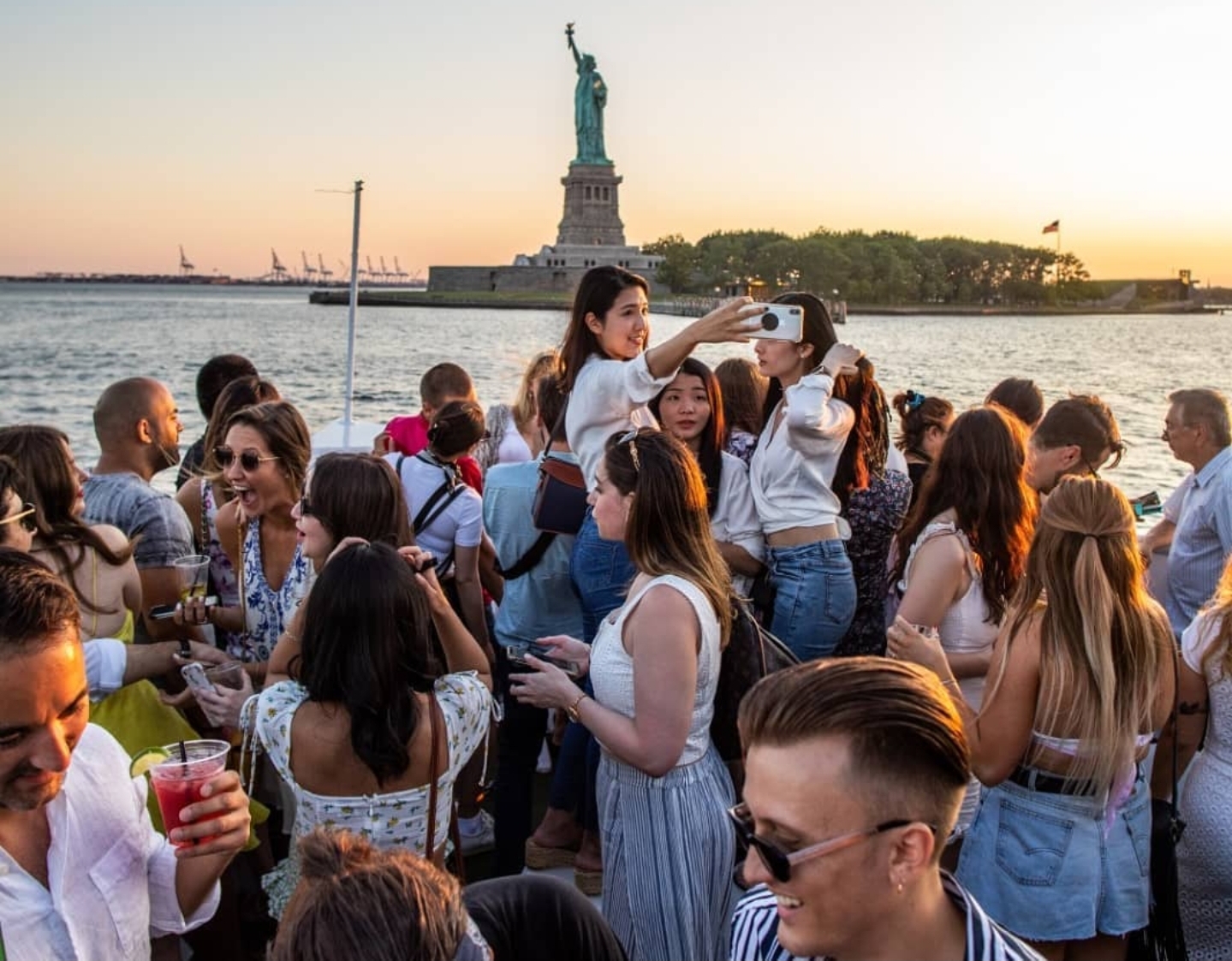 Summer Breeze NYC Cabana Yacht Party Tour Day Cruise Skyport Marina